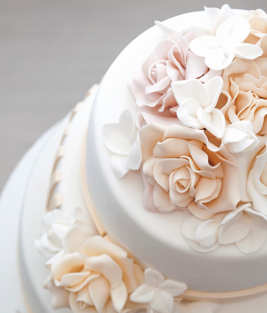Abel Trouwen Bruidstaart met suikerbloemen in pasteltinten